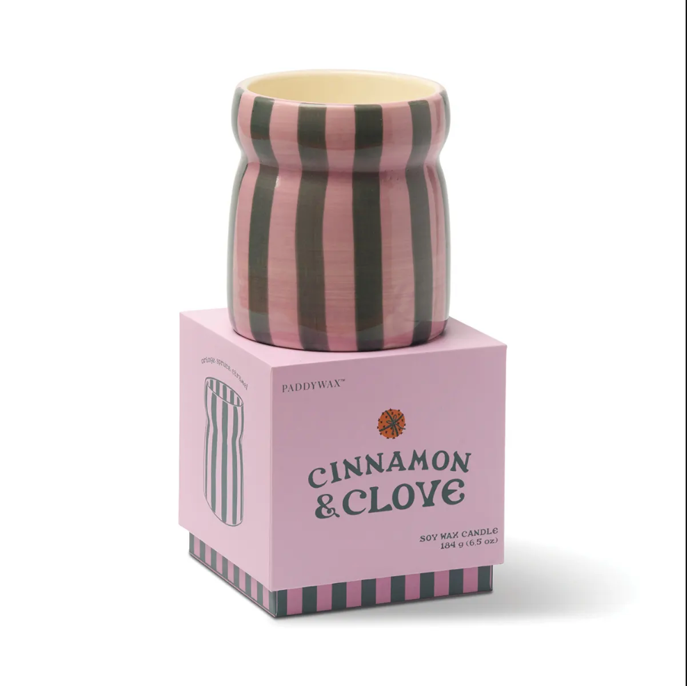 Bougie en céramique Cabana Christmas rayée rose/vert 184 g – Cannelle & Clou de girofle