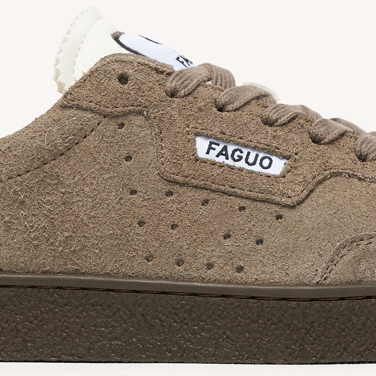 LUMBO  Baskets en cuir suède taupe - Taille 37