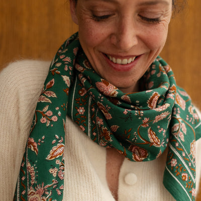Grand foulard fleuri - Nesta Ivy