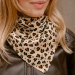 Petit foulard - léopard coeurs