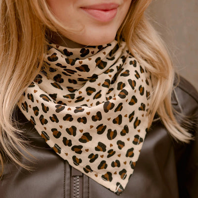 Petit foulard - léopard coeurs